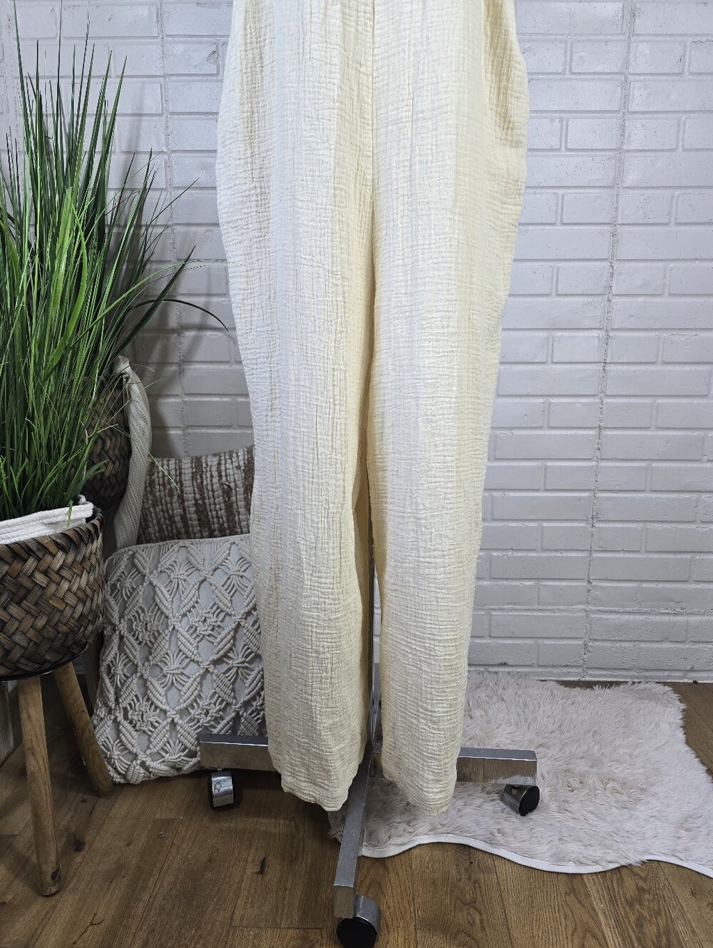 Hunter and Brown Cream Gauze Wide Leg Jumpsuit Size Large - Picture 5 of 12